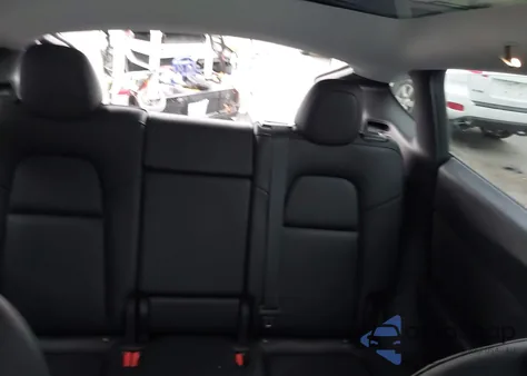 2022 Tesla Model Y Long Range Dual Motor All-Wheel Drive z USA, uszkodzony, nr VIN 7SAYGDEE9NF364519